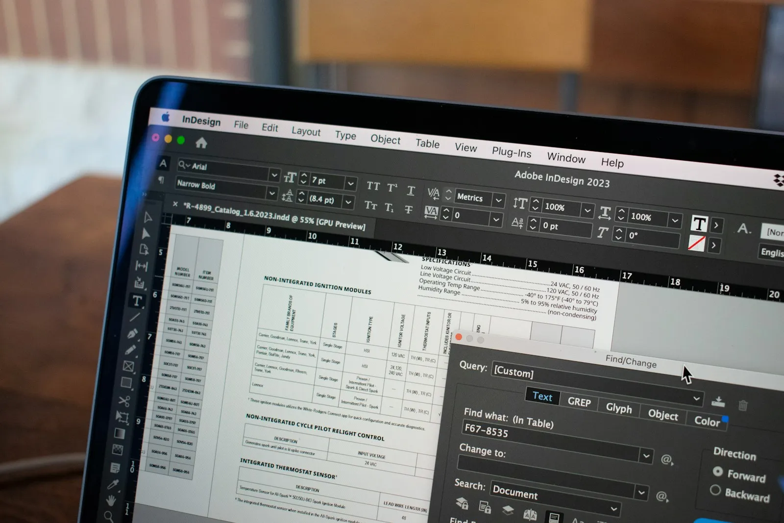 Adobe Firefly vs Canva Magic Edit: Guida 2026 per le PMI